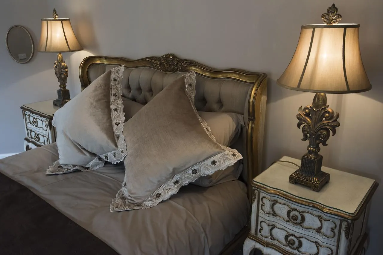 The Newport Restaurant With Rooms 4*, Newport-On-Tay