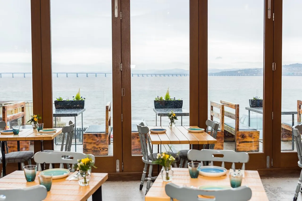 The Newport Restaurant With Rooms 4*, Newport-On-Tay